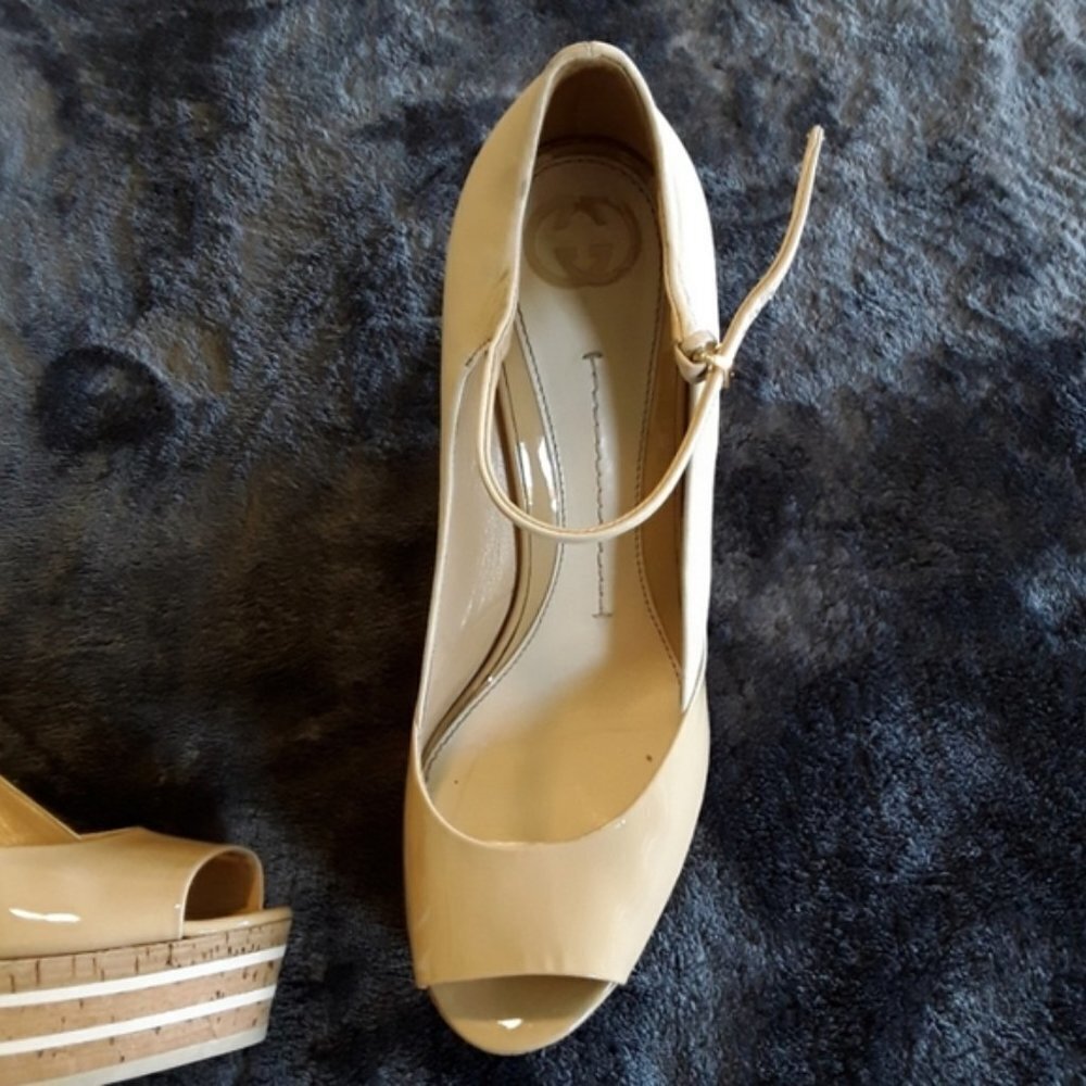 💜 GUCCI Eilin Nude Peep Toe Striped Cork Wedges Summer Spring Neutral - Picture 2 of 3